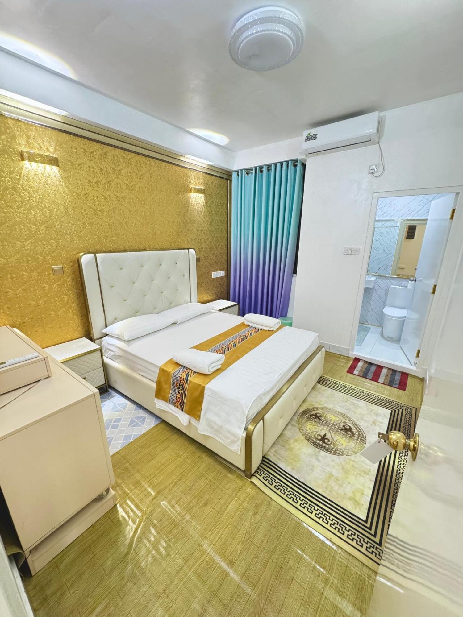 Ontrack Travel Transit Hotel Malé Exterior foto